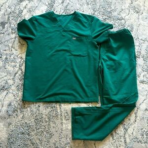 Men’s Hunter Green FIGS scrub set